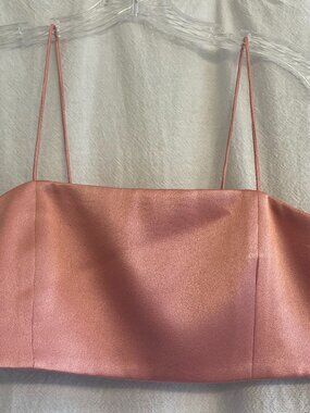 alice + olivia rose colored satin-crepe spaghetti strap cropped top, size 10